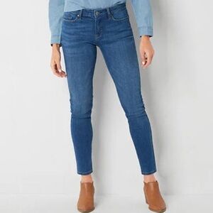 a.n.a Women's Mid-Rise Blue Skinny Jeans